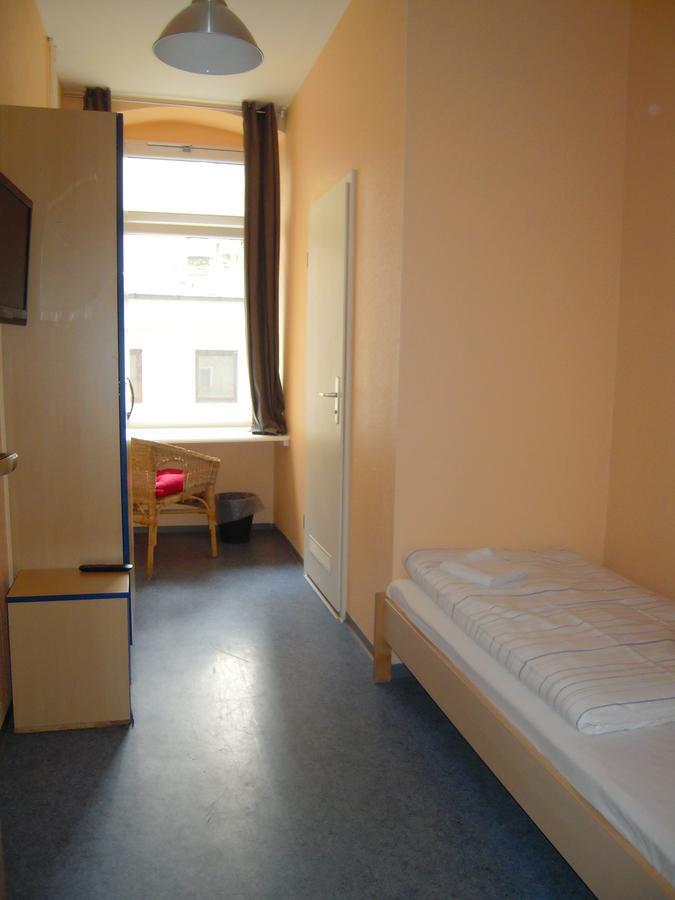 Happy Go Lucky Hotel + Hostel Schoneberg Berlin Extérieur photo
