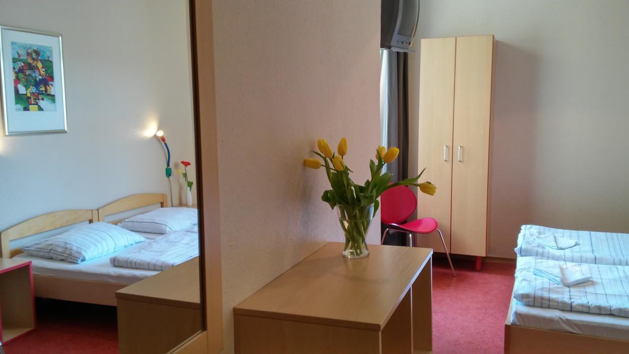 Happy Go Lucky Hotel + Hostel Schoneberg Berlin Extérieur photo