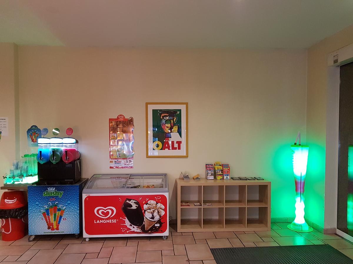 Happy Go Lucky Hotel + Hostel Schoneberg Berlin Extérieur photo